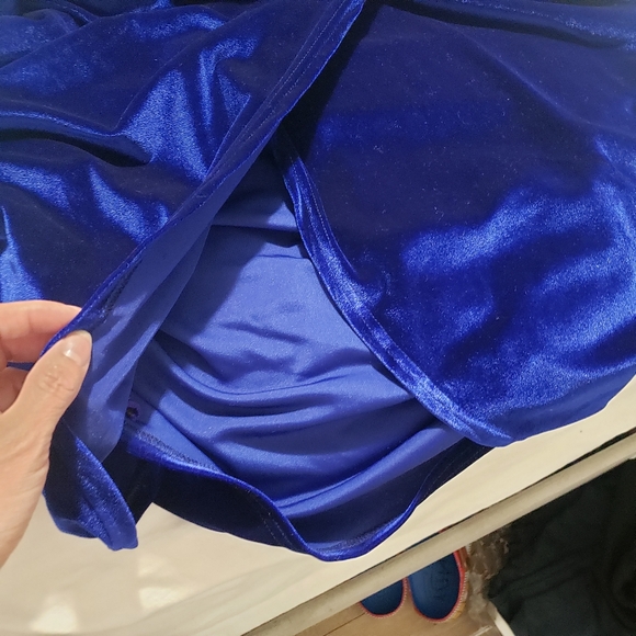 NEW...BOOHOO....Elegant Blue Velvet Dress..SIZE:12 - Picture 10 of 13